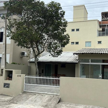 Casa Entre Dois Mares - Casa Bege Villa บอมบินญัส ภายนอก รูปภาพ
